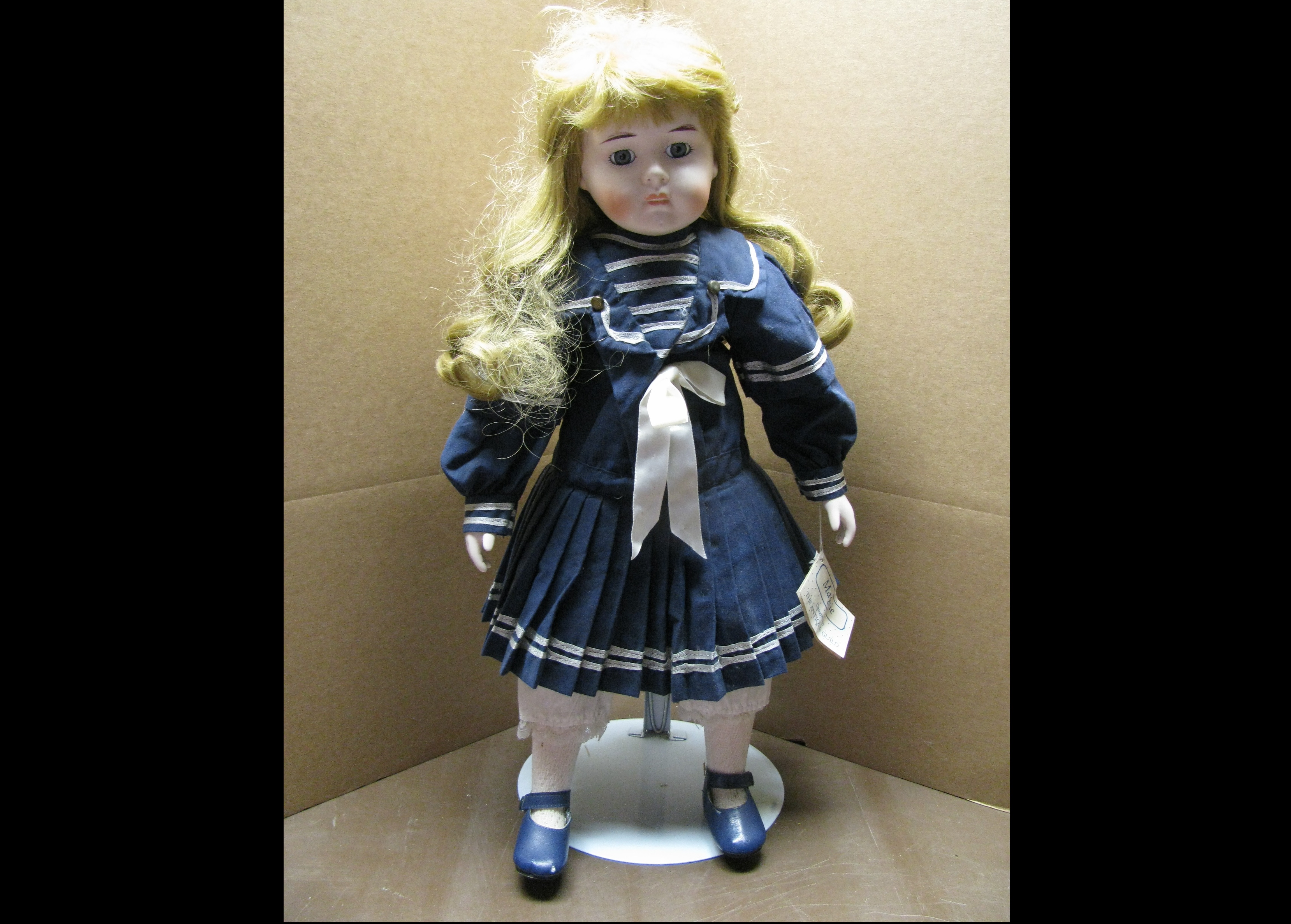 Collectible Porcelain Doll "Maggie"