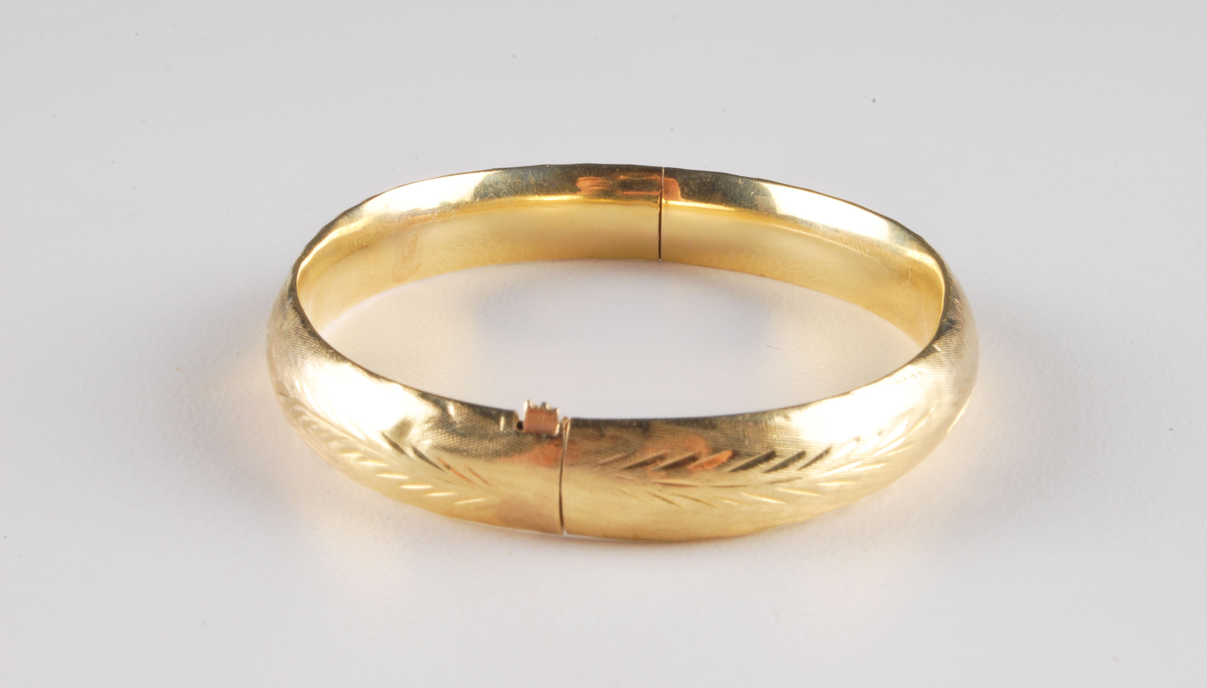 Vintage 14K Yellow Gold Bangle Bracelet