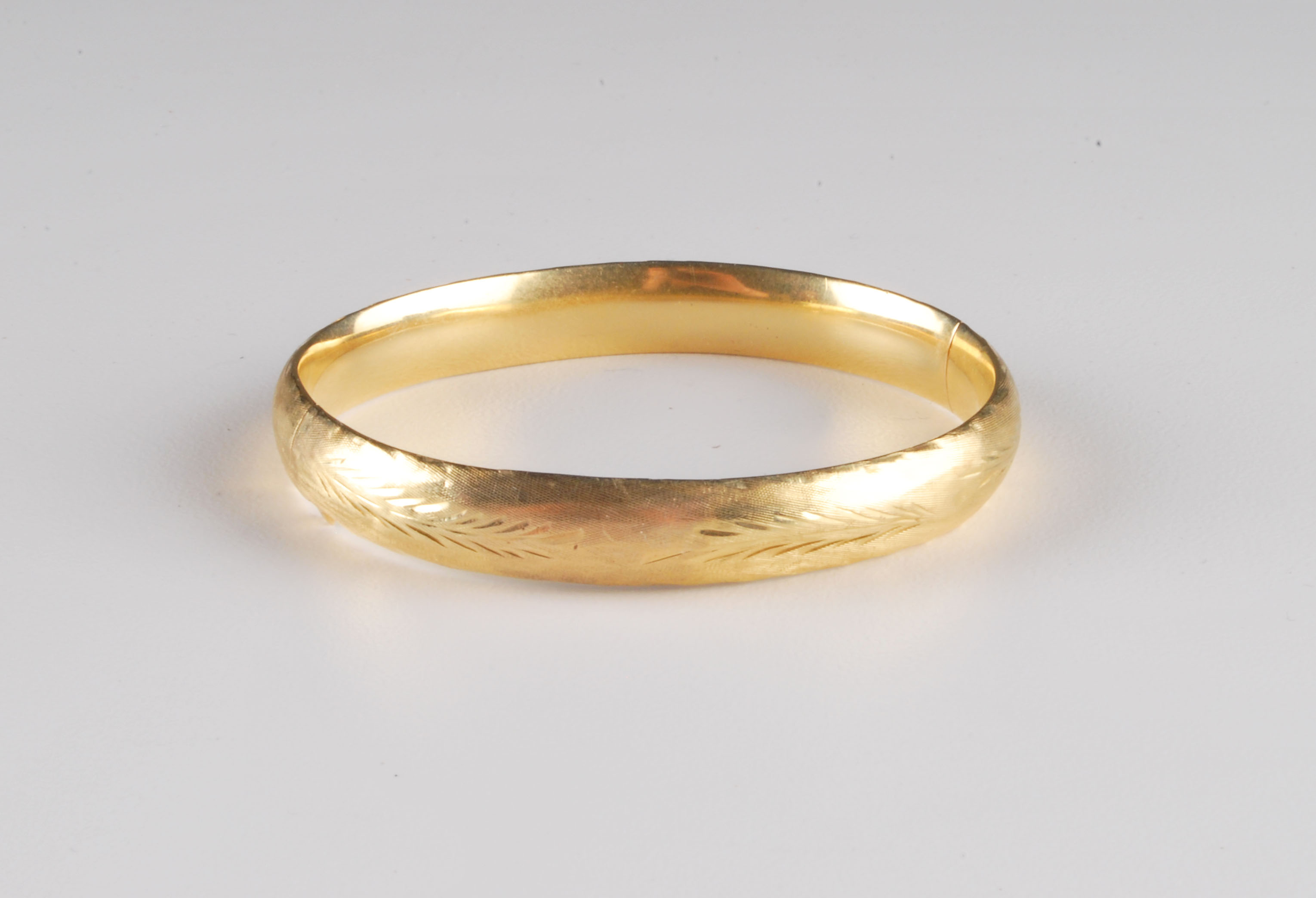 Vintage 14K Yellow Gold Bangle Bracelet
