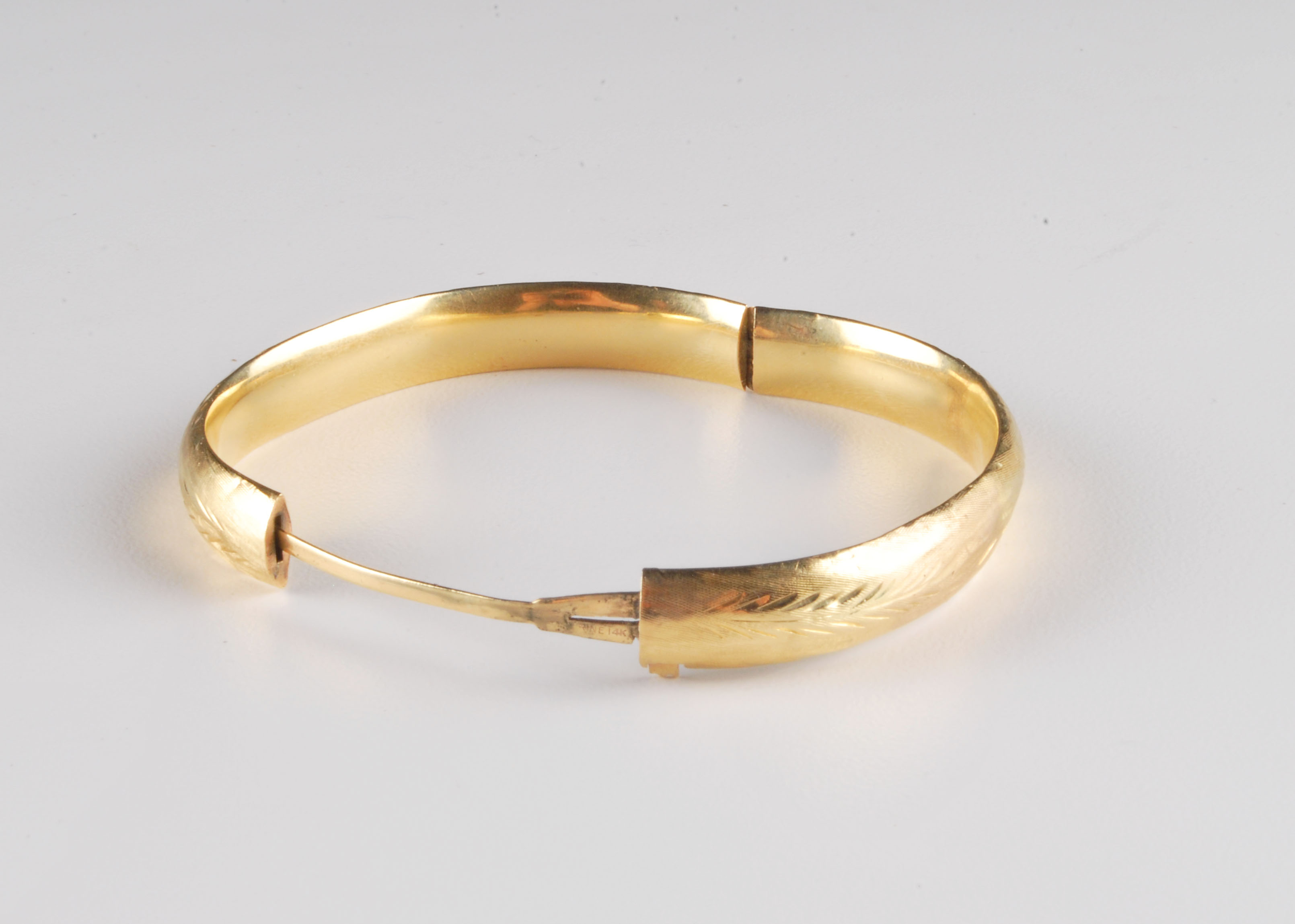 Vintage 14K Yellow Gold Bangle Bracelet
