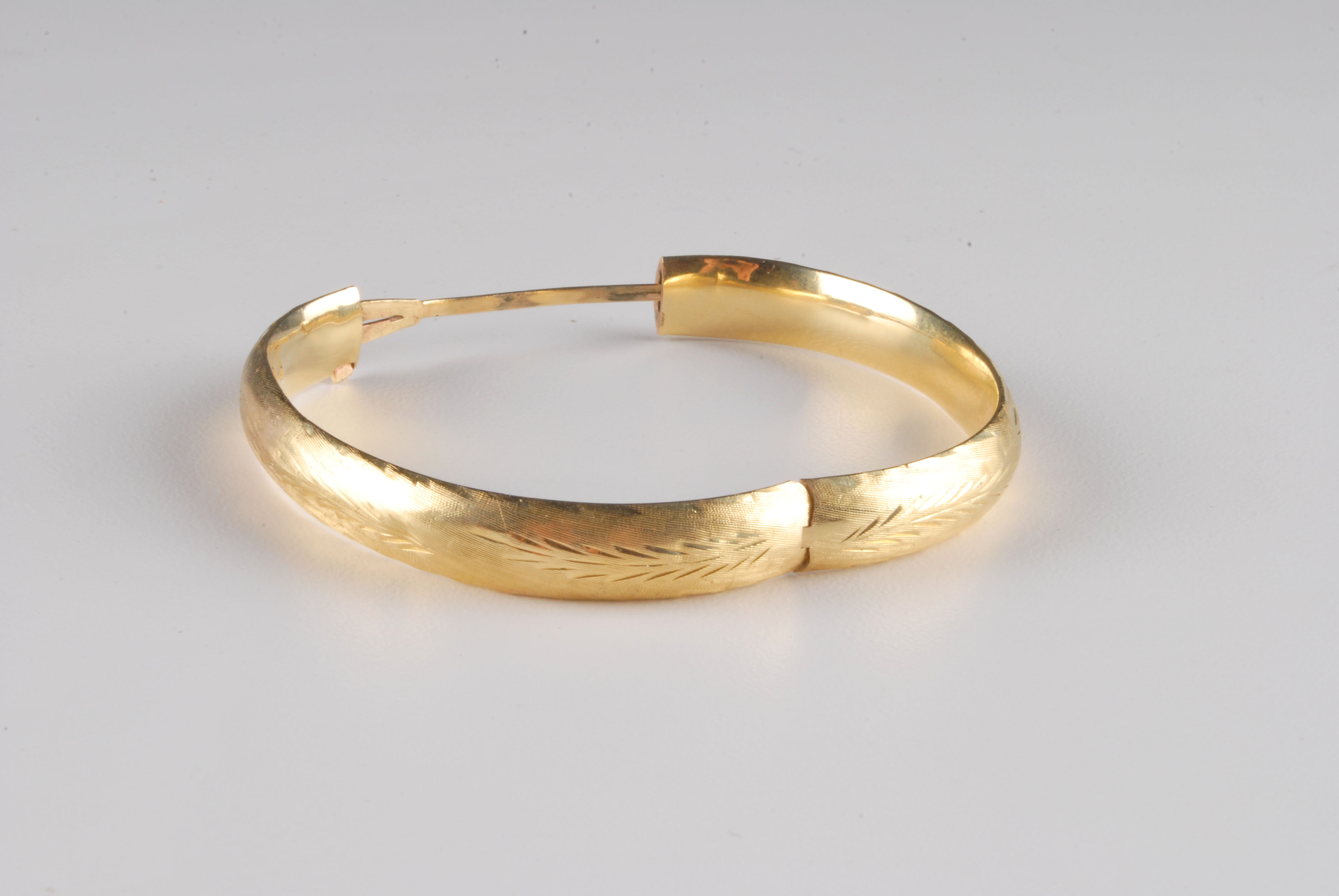 Vintage 14K Yellow Gold Bangle Bracelet