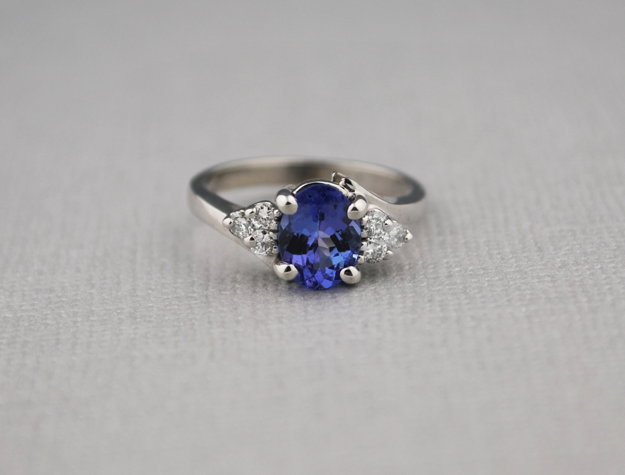 Stunning 14K Diamond, Tanzanite, and White Gold Ring