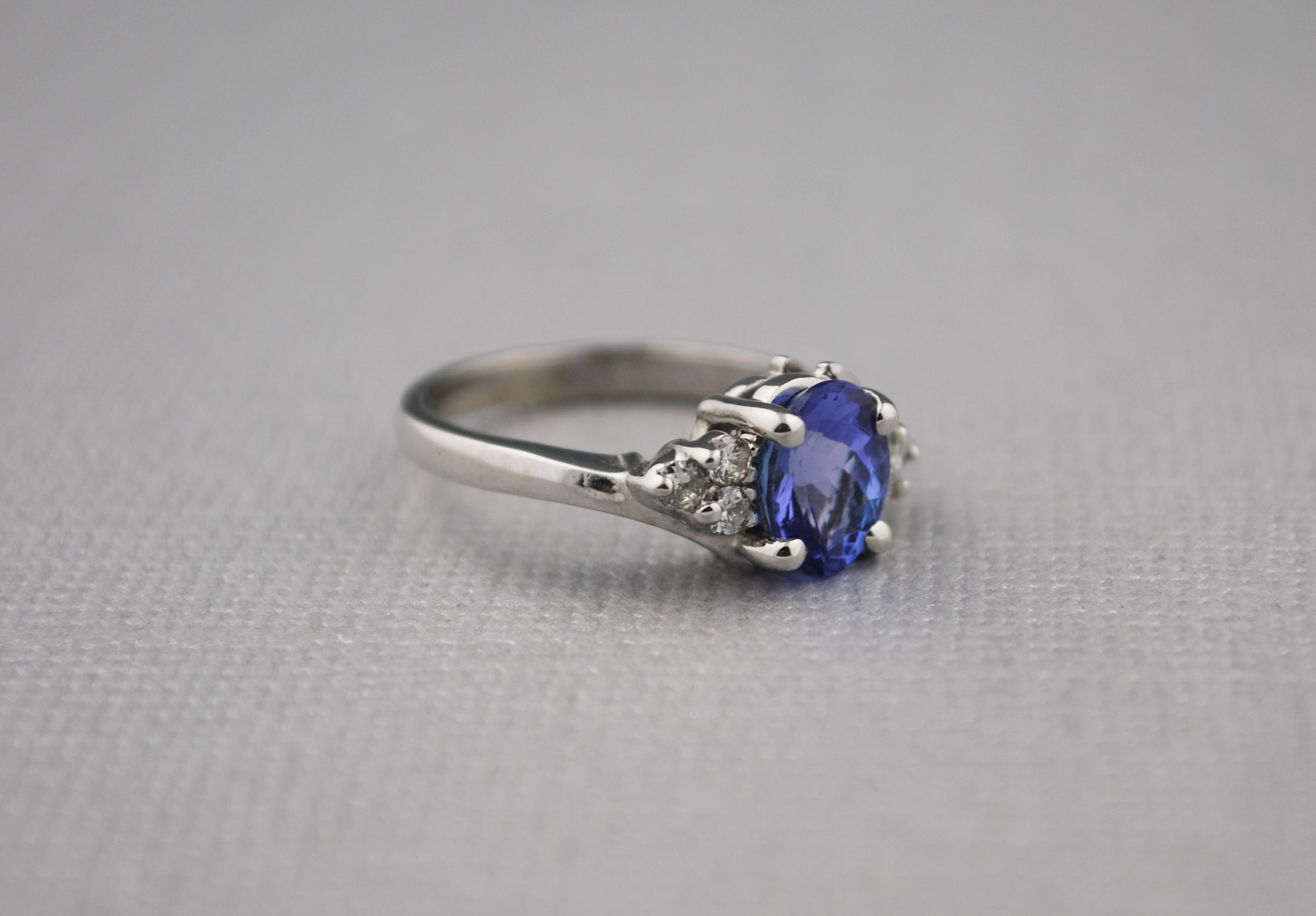 Stunning 14K Diamond, Tanzanite, and White Gold Ring