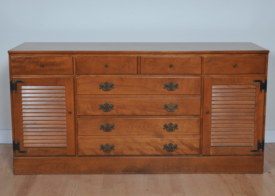 Ethan Allen Early American Style Dresser/Buffet EBTH