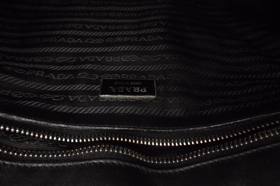 2002 Black Leather Vitello Easy Prada Handbag