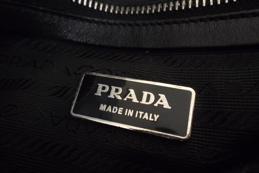 2002 Black Leather Vitello Easy Prada Handbag