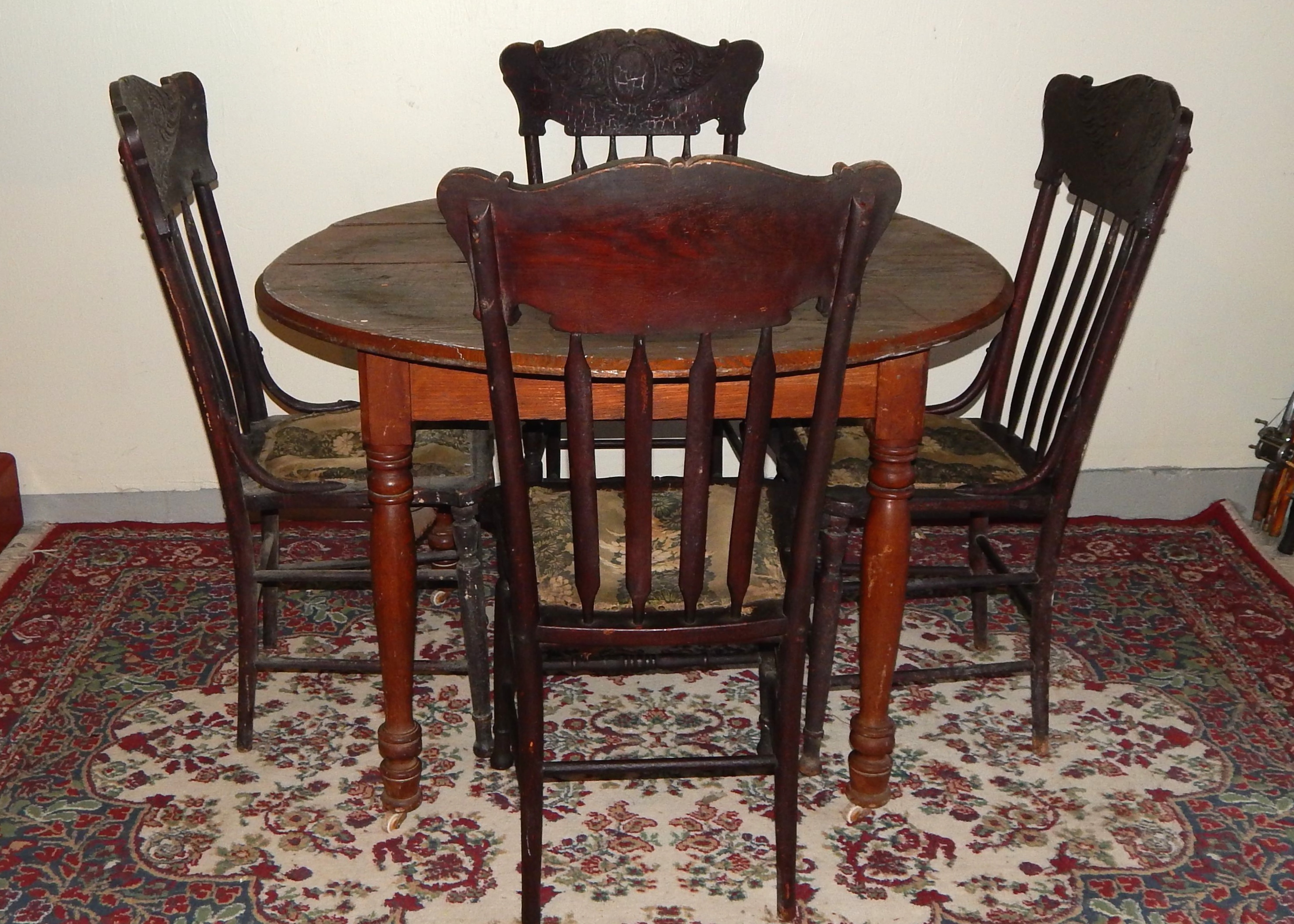 Vintage Round Oak Table & 4 Chairs