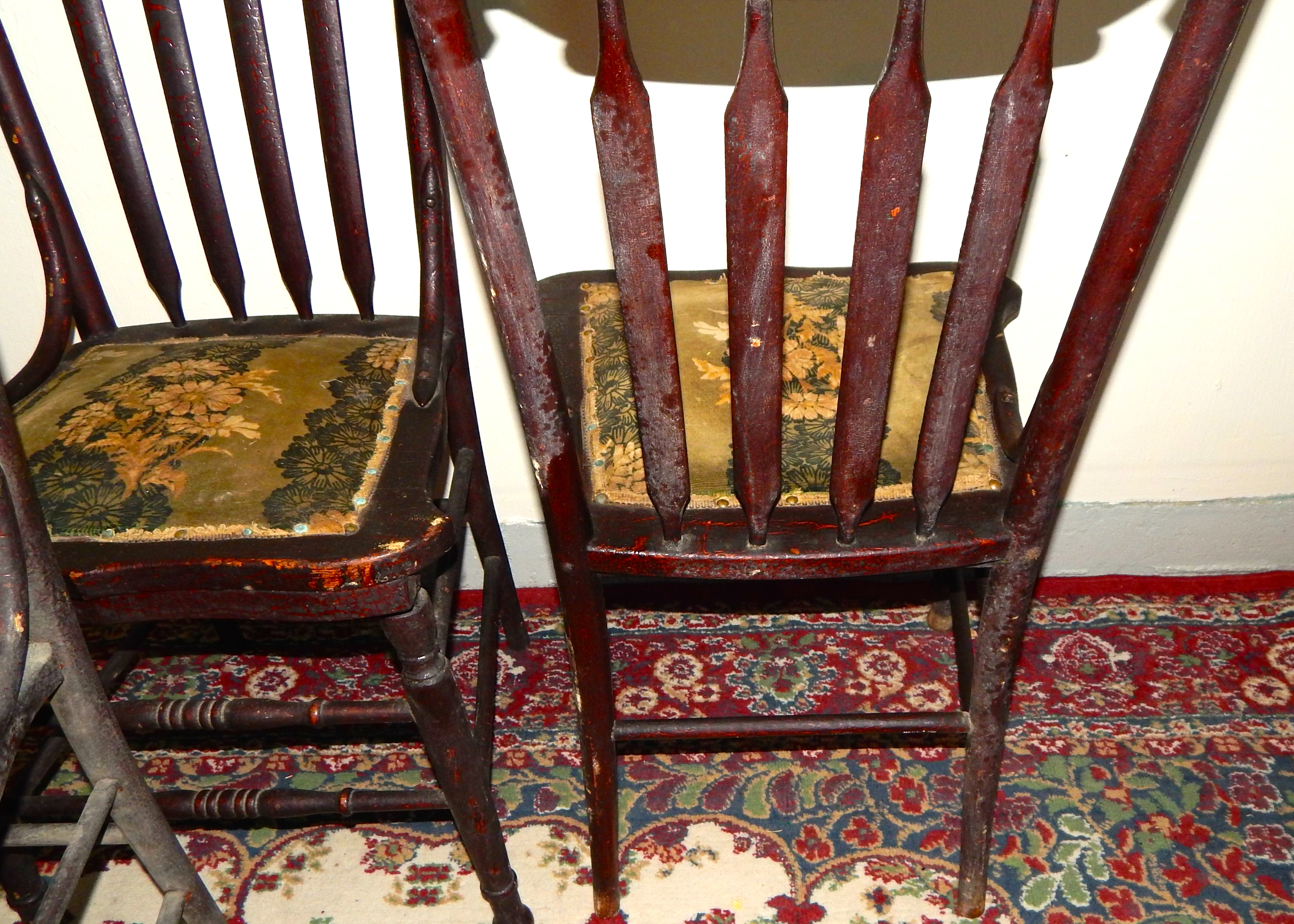 Vintage Round Oak Table & 4 Chairs