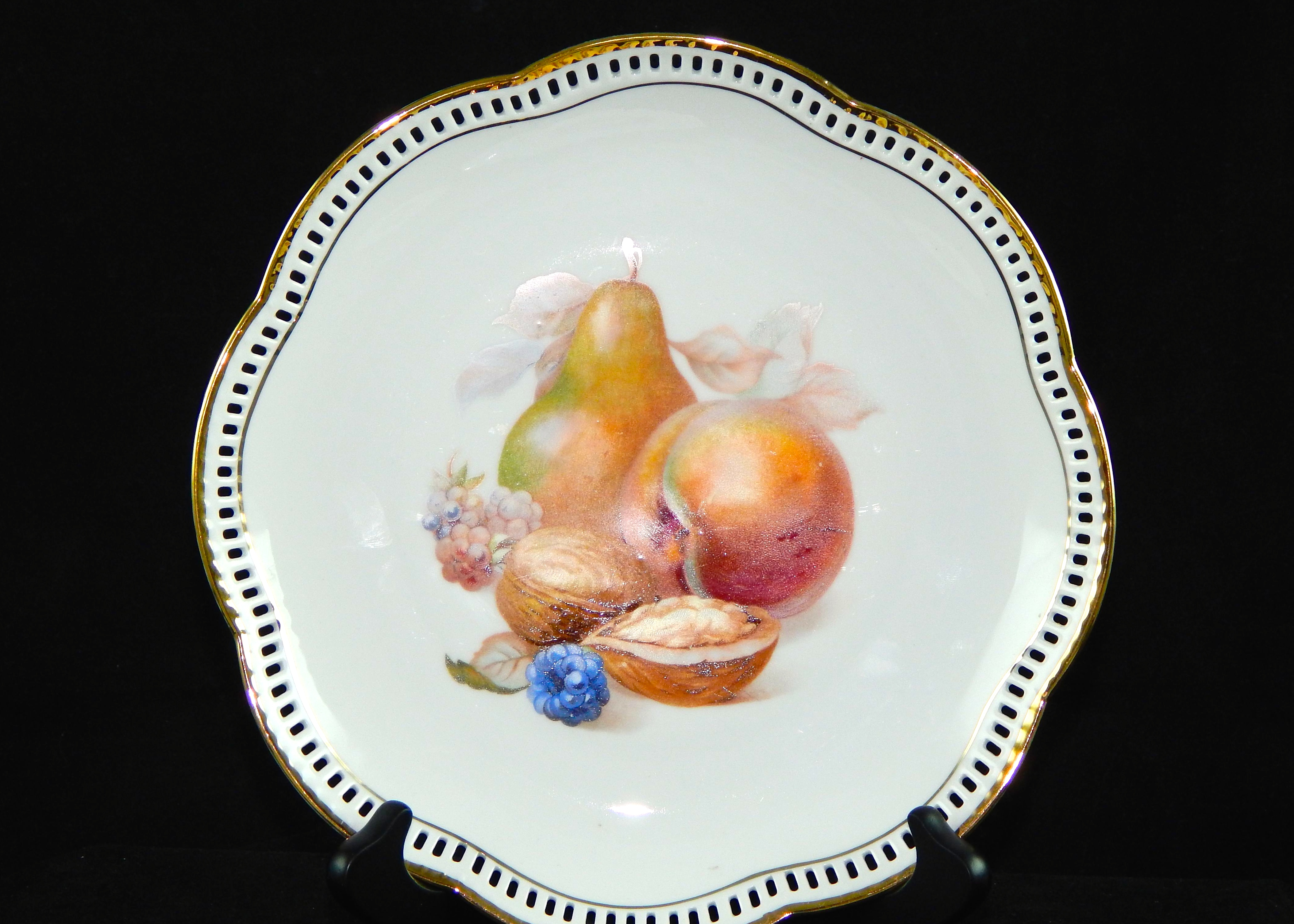 6 Vintage Thomas Fruit Plates