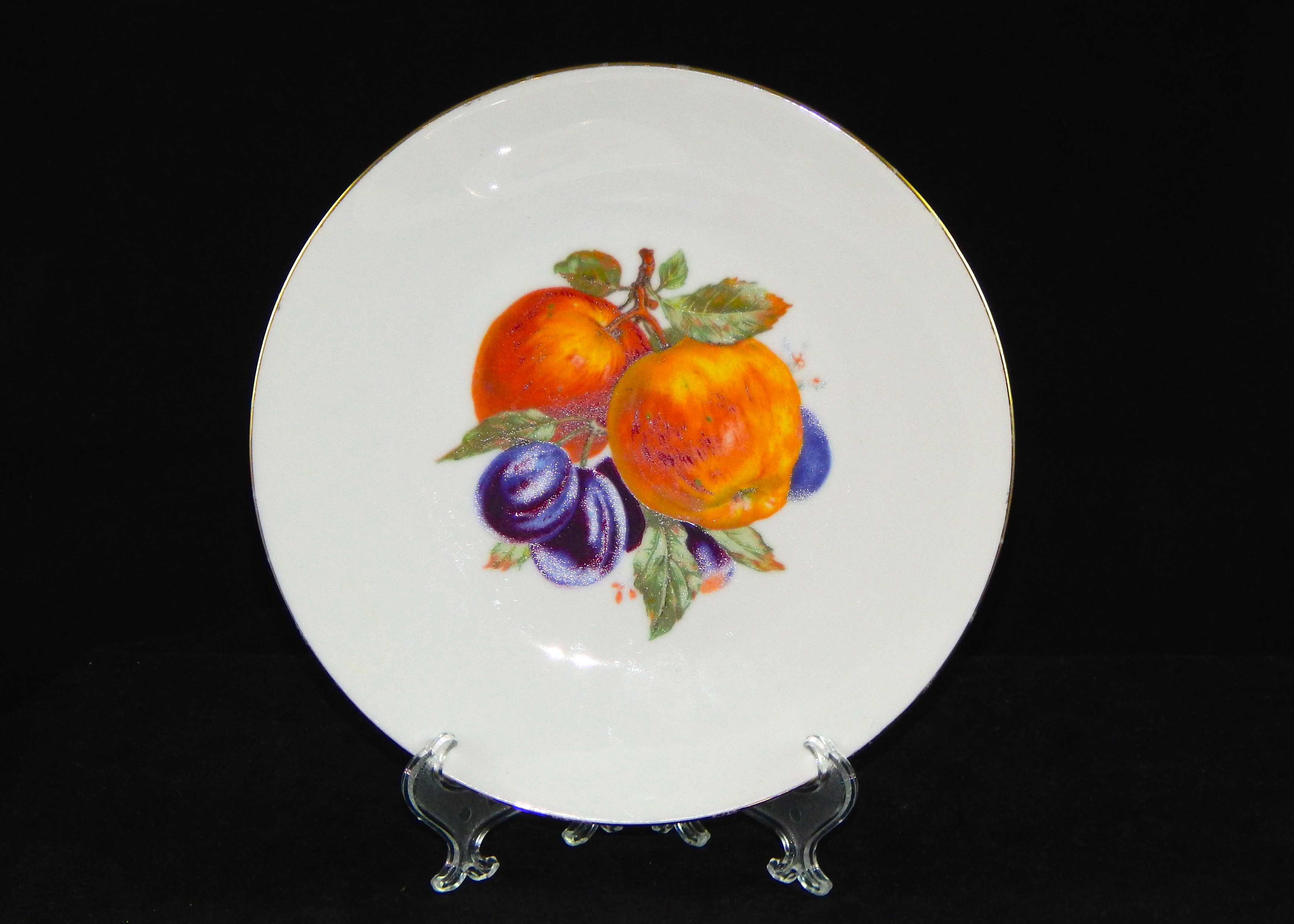 6 Vintage Thomas Fruit Plates