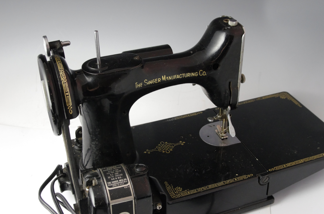 Singer Feather Weight Portable Sewing Machine