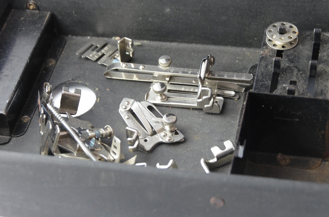 Singer Feather Weight Portable Sewing Machine