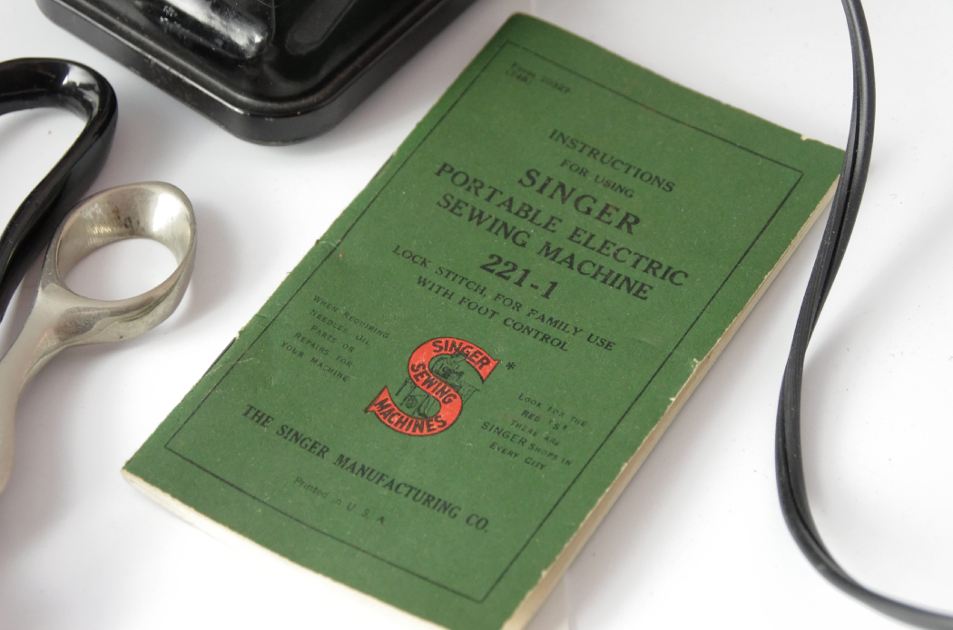 Singer Feather Weight Portable Sewing Machine