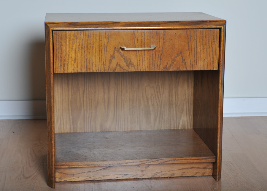 Simple Modern Nightstand with an Oak-Grain Finish