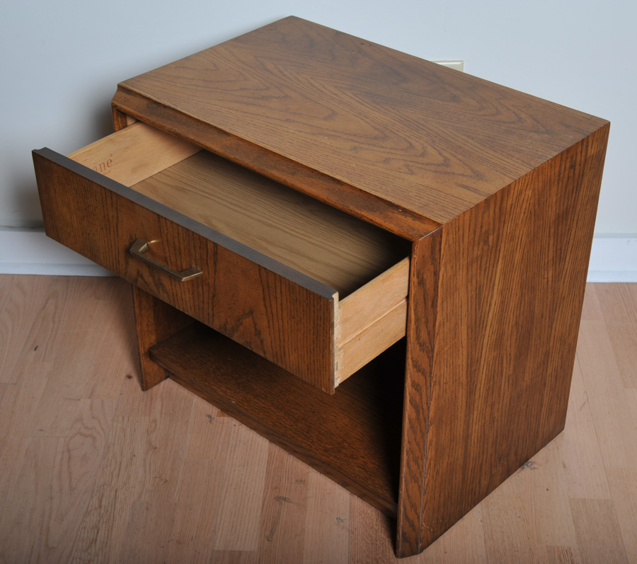 Simple Modern Nightstand with an Oak-Grain Finish