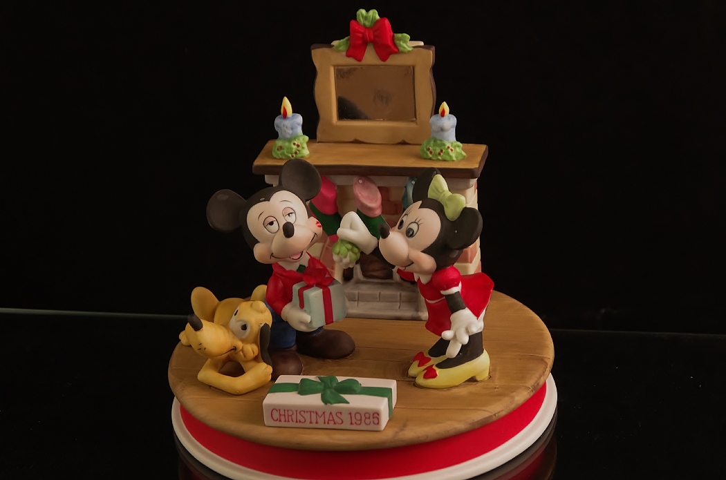 Disney Figurine Christmas 1986 'Mistletoe Magic'