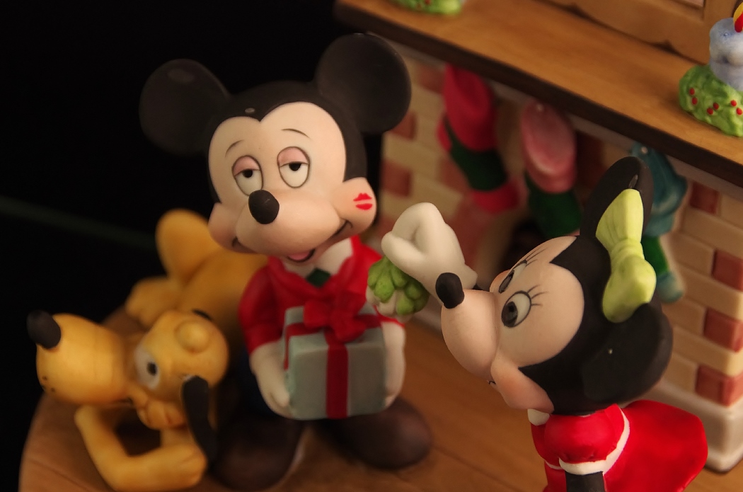 Disney Figurine Christmas 1986 'Mistletoe Magic'