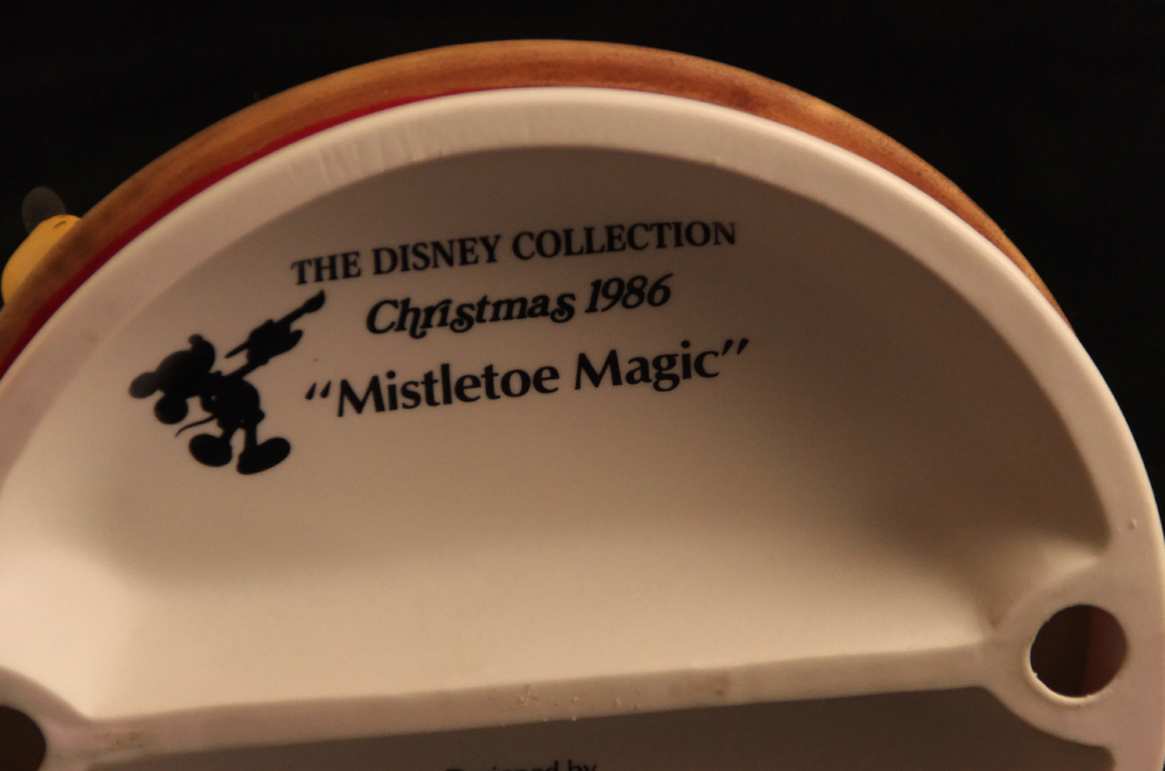 Disney Figurine Christmas 1986 'Mistletoe Magic'