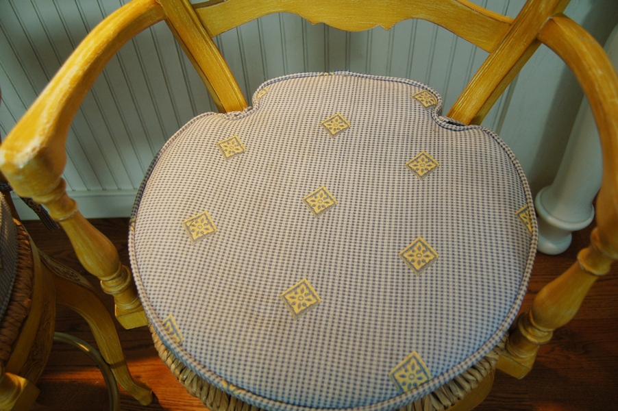 Four Swivel Bar Stools in French Country Style