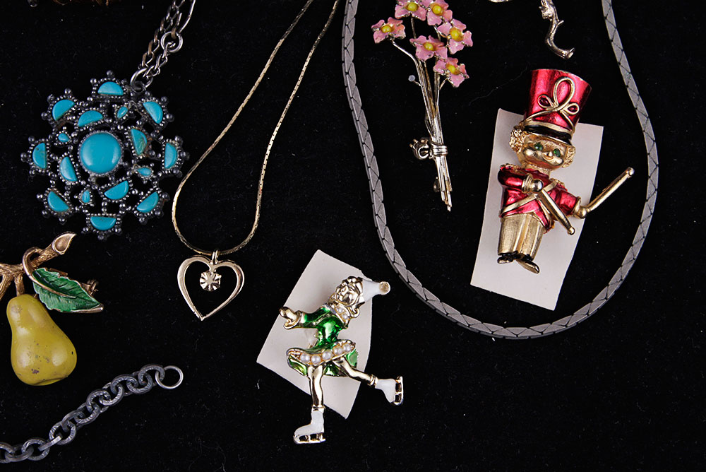 Assortment of Retro Jewelry