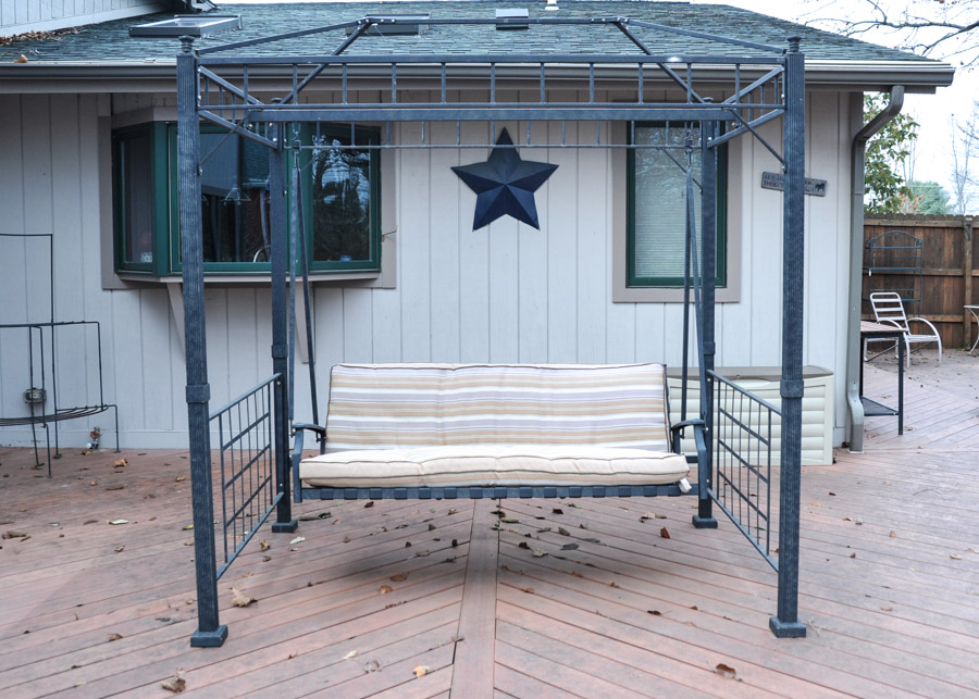 Hampton Bay Sydney Swing with Canopy