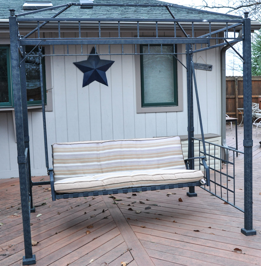 Hampton Bay Sydney Swing with Canopy