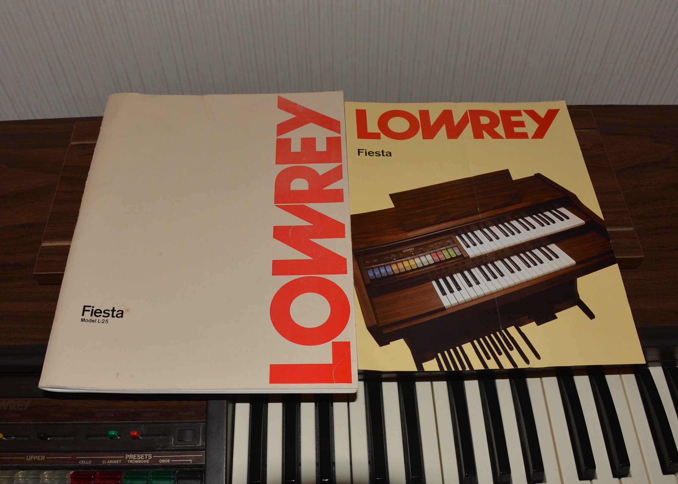 Lowrey Fiesta Electric Organ