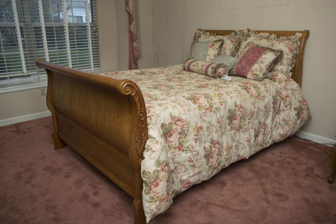 Queen Size Ethan Allen French Country Maple Sleigh Bed