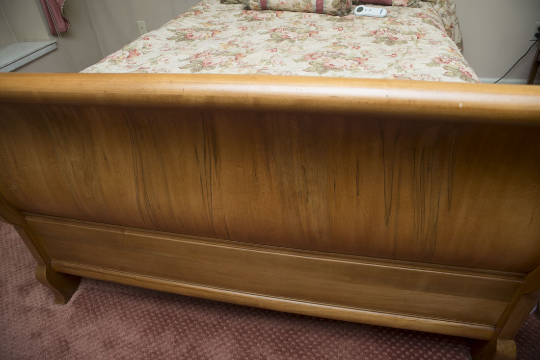 Queen Size Ethan Allen French Country Maple Sleigh Bed