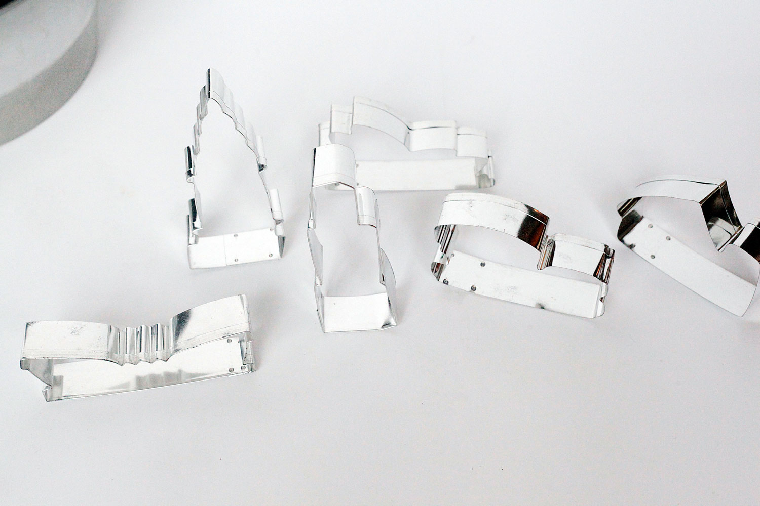 Set of Cookie Cutters and Cake Pans