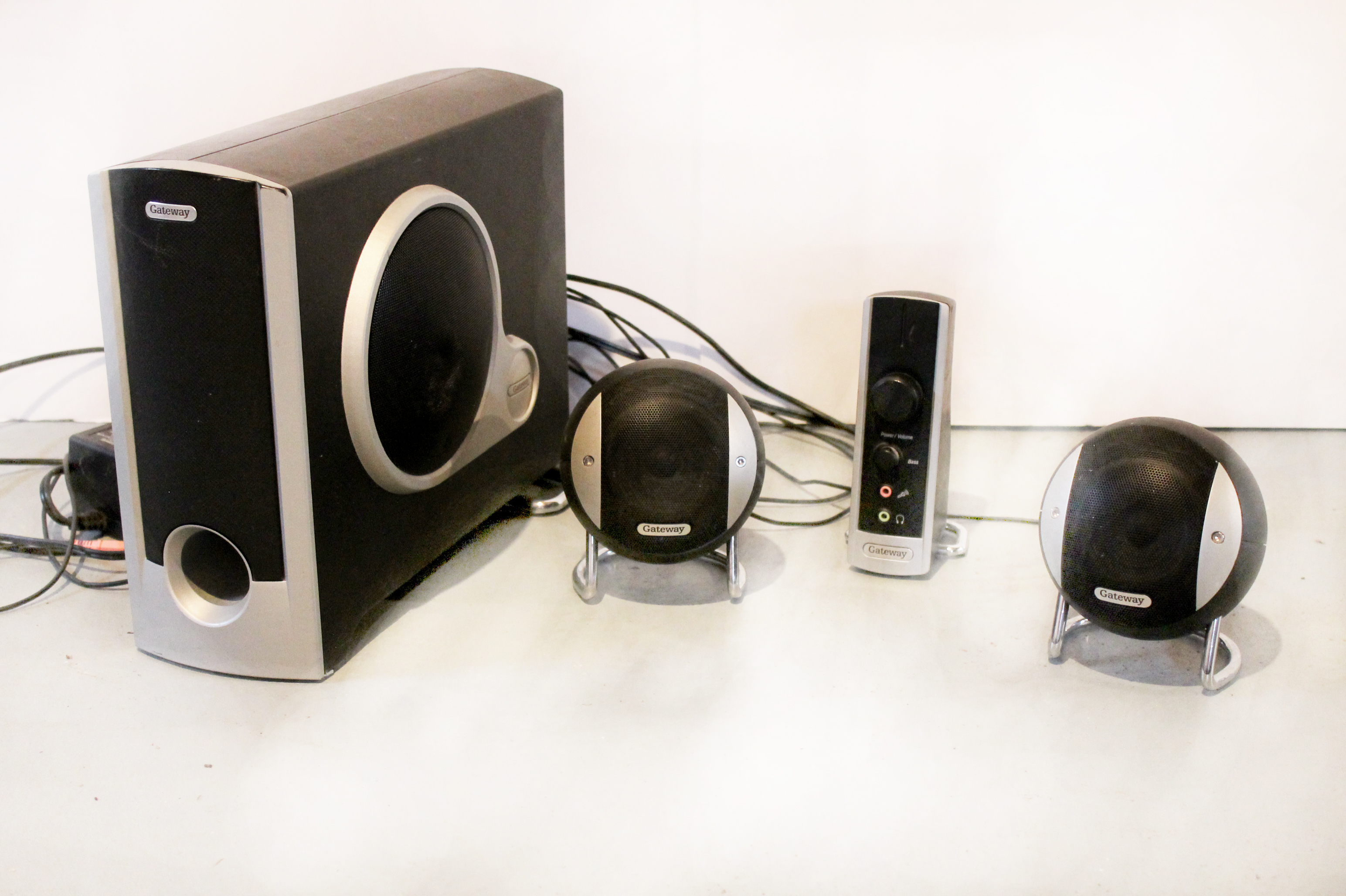 Gateway GMAX 2100 2.1 Speakers and Subwoofer