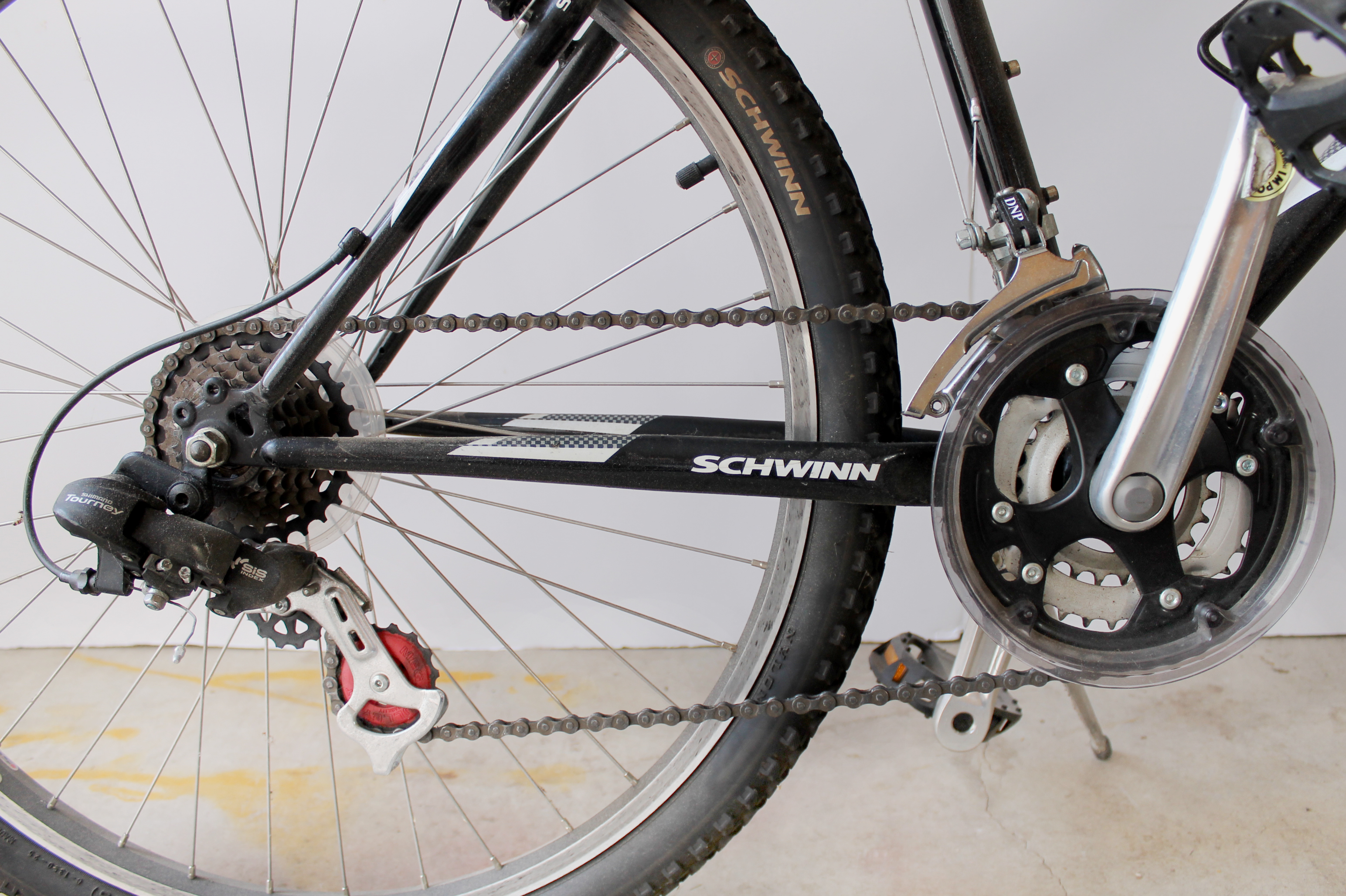 Schwinn Men's Ranger 26" Mountain Bike and Tire Pump