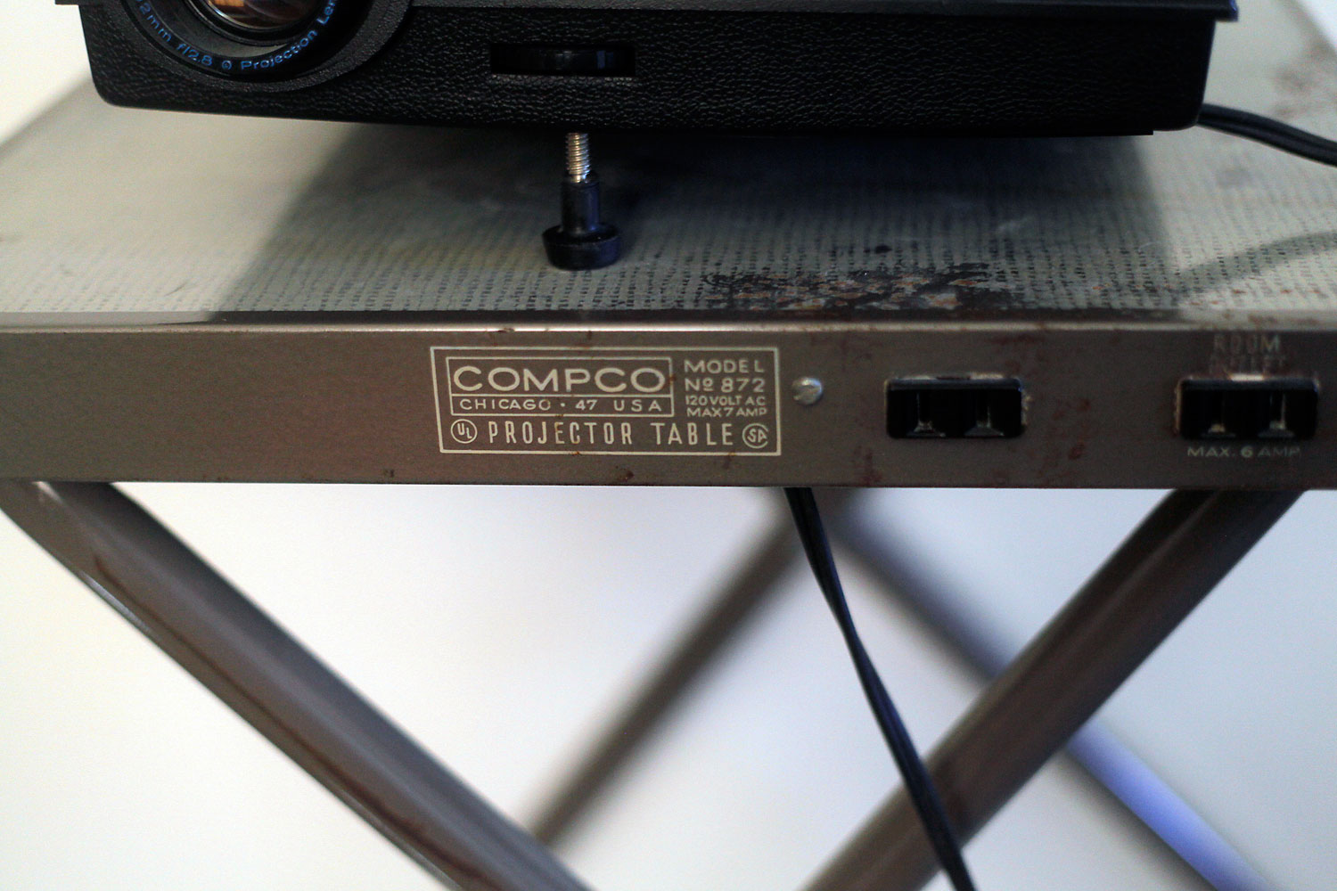 Kodak Carousel 750h Slide Projector, Table and Screen