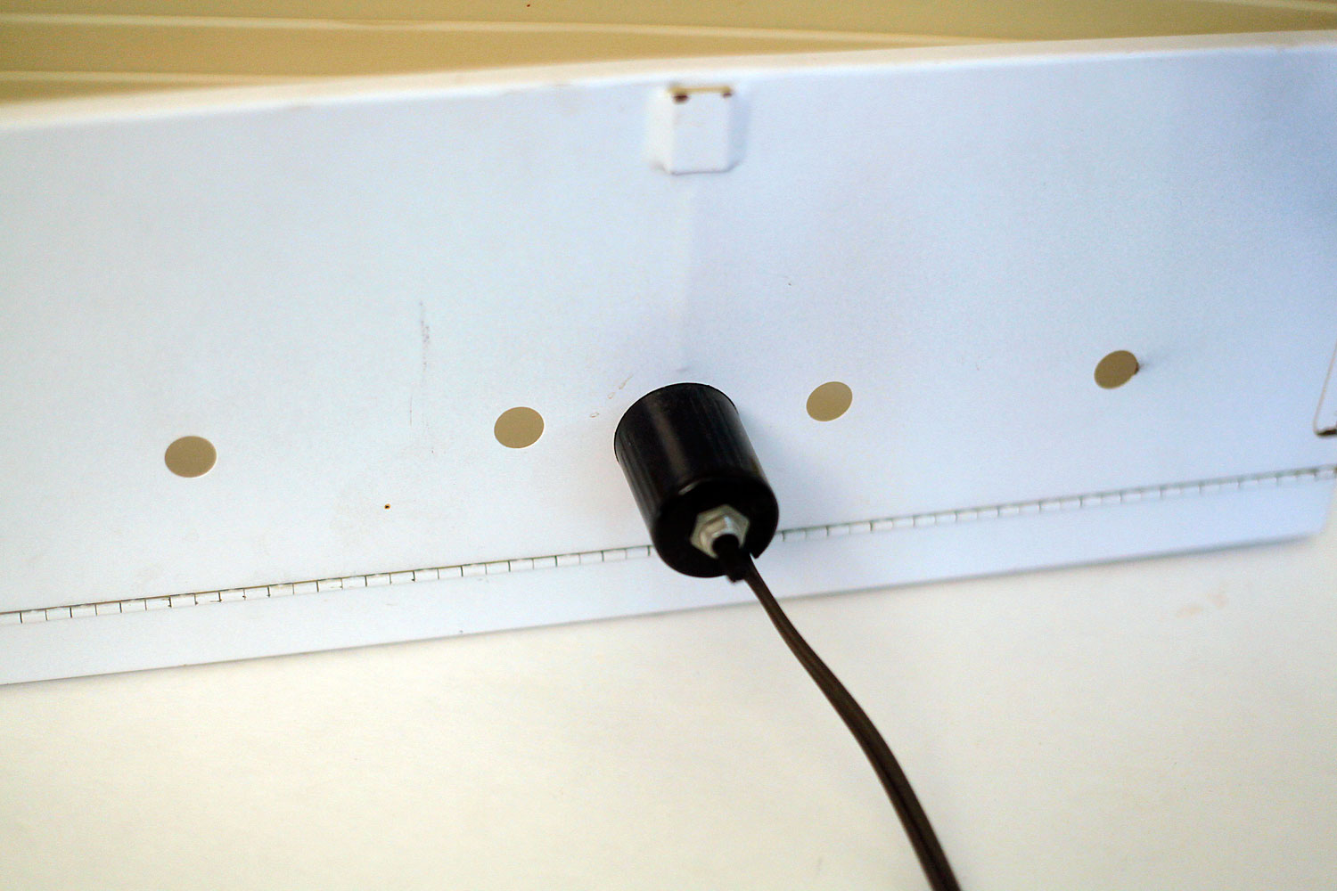 Kodak Carousel 750h Slide Projector, Table and Screen