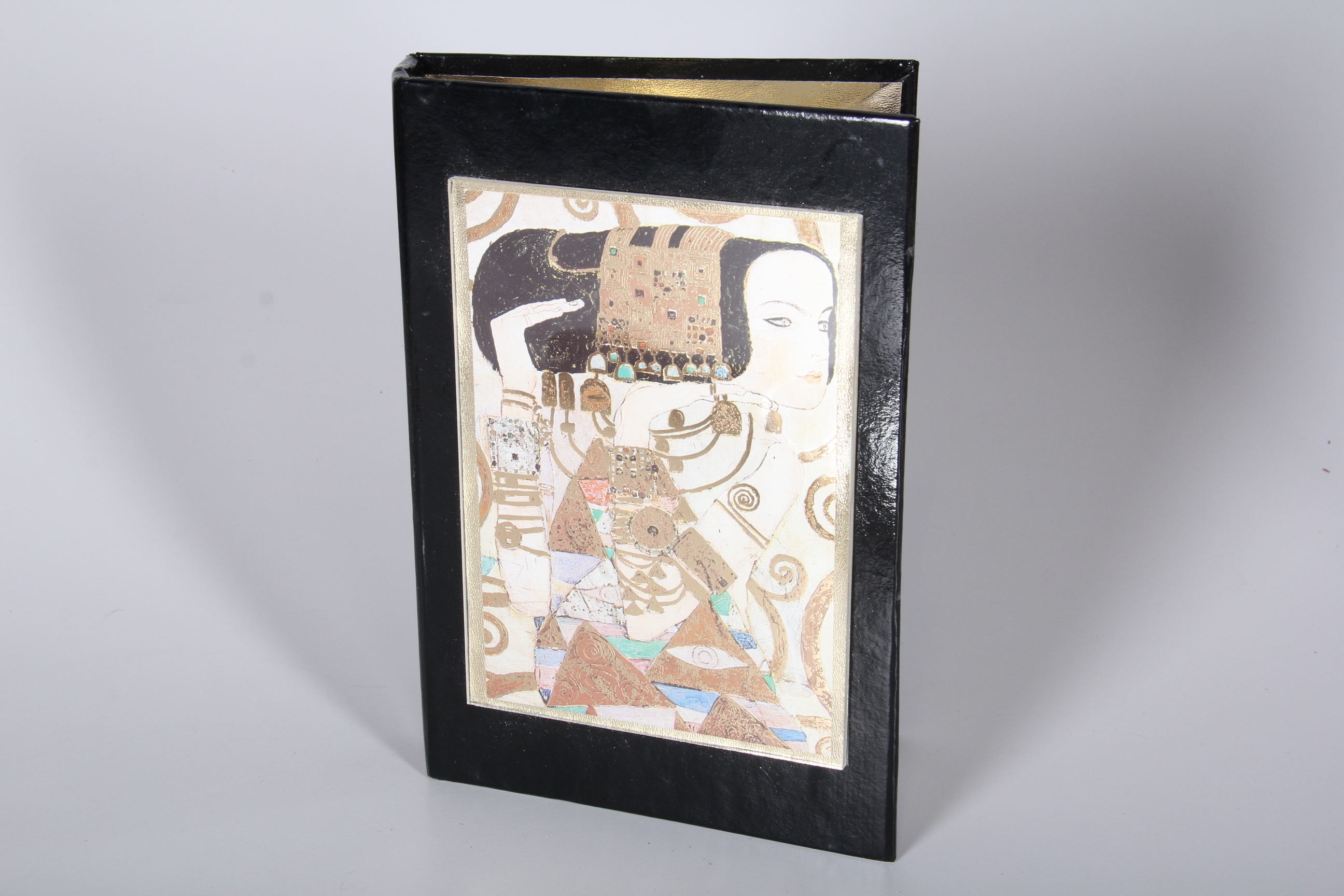 Collection of Decorative Housewares