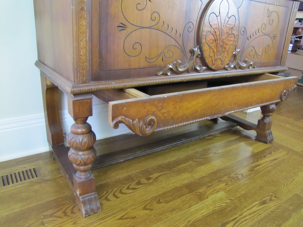 A Beautiful 1940s Roos Cedar Chest