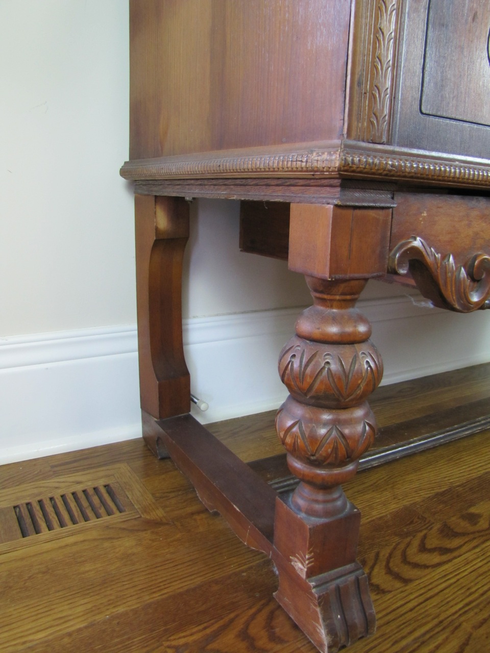 A Beautiful 1940s Roos Cedar Chest