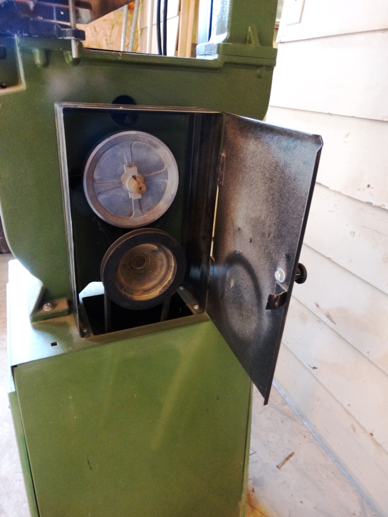 Central Machinery 14" Wood Cutting Band Saw