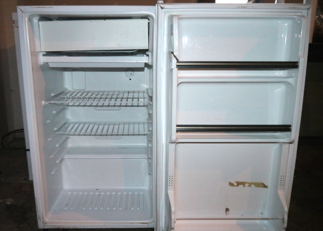 Sanyo Mini Refrigerator