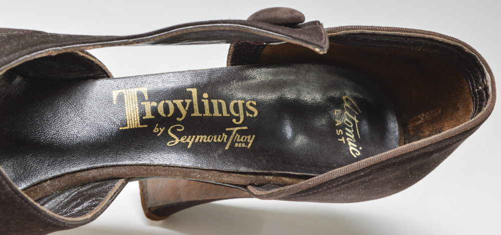 1940s Vintage Brown Suede Leather Peep Toe Pumps