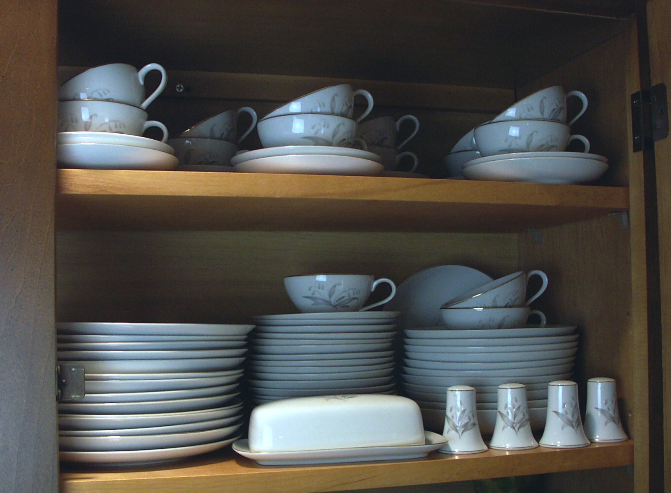 1961 Kaysons Fine China in Golden Rhapsody