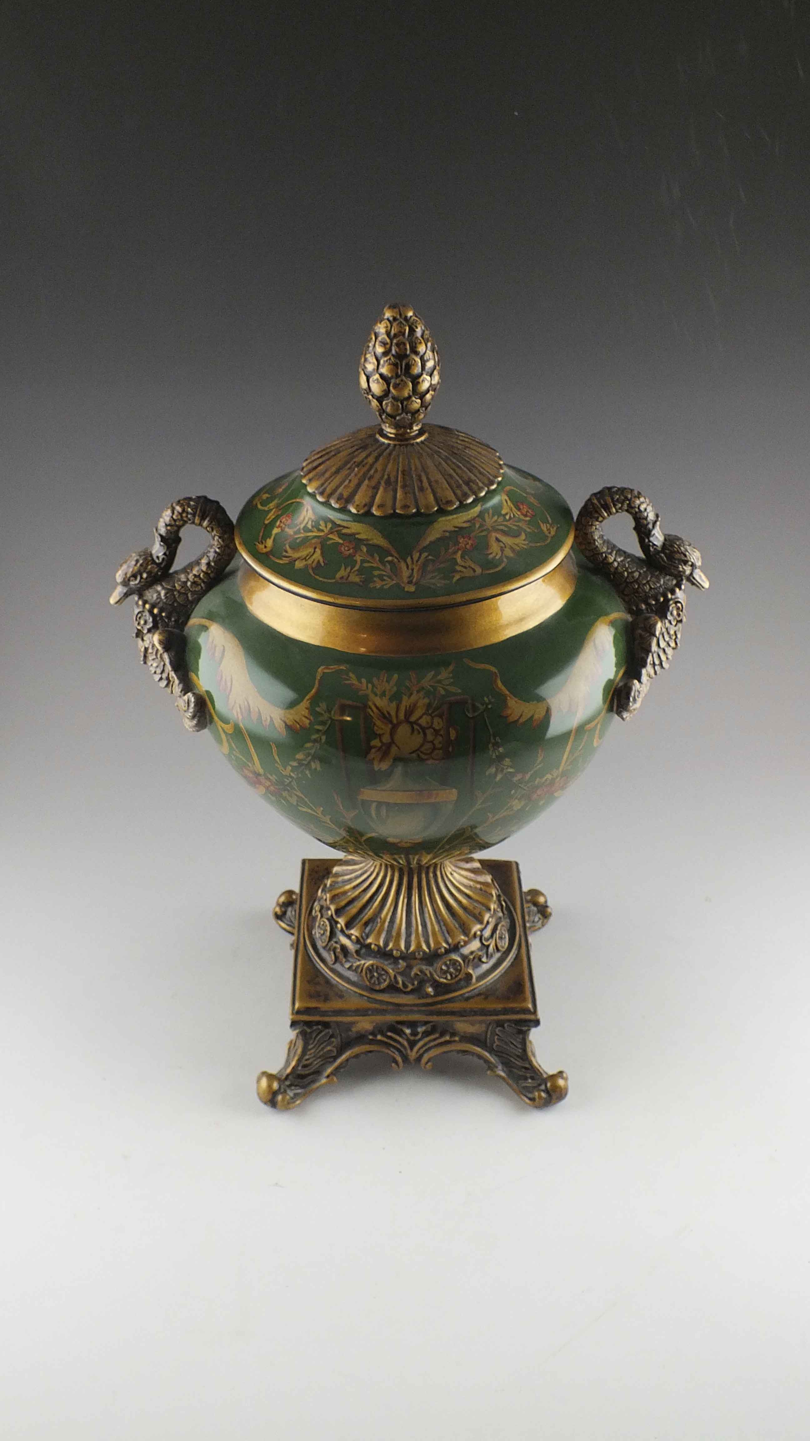 Jeanne Reed Ltd Williamsburg Urn