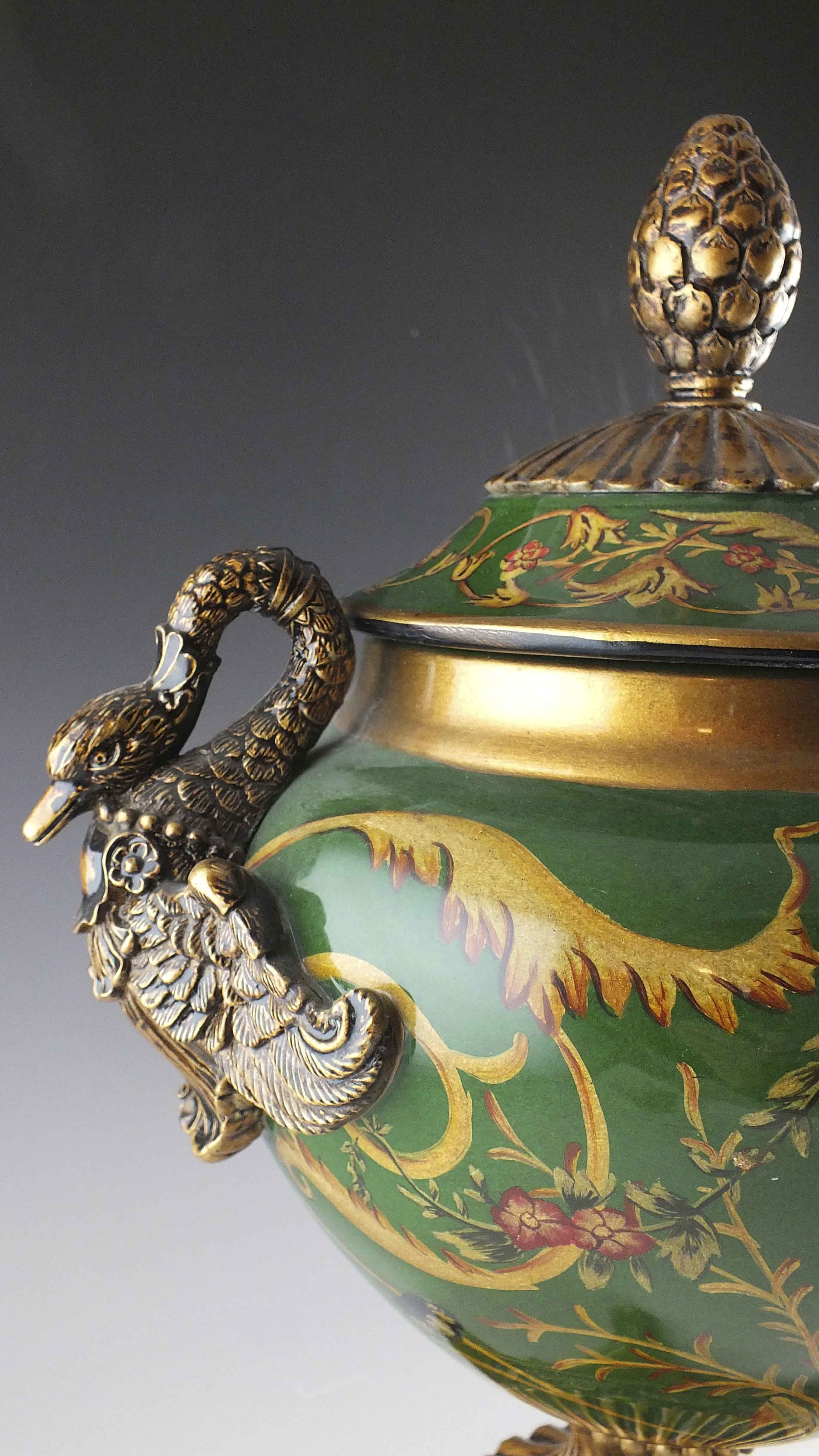 Jeanne Reed Ltd Williamsburg Urn