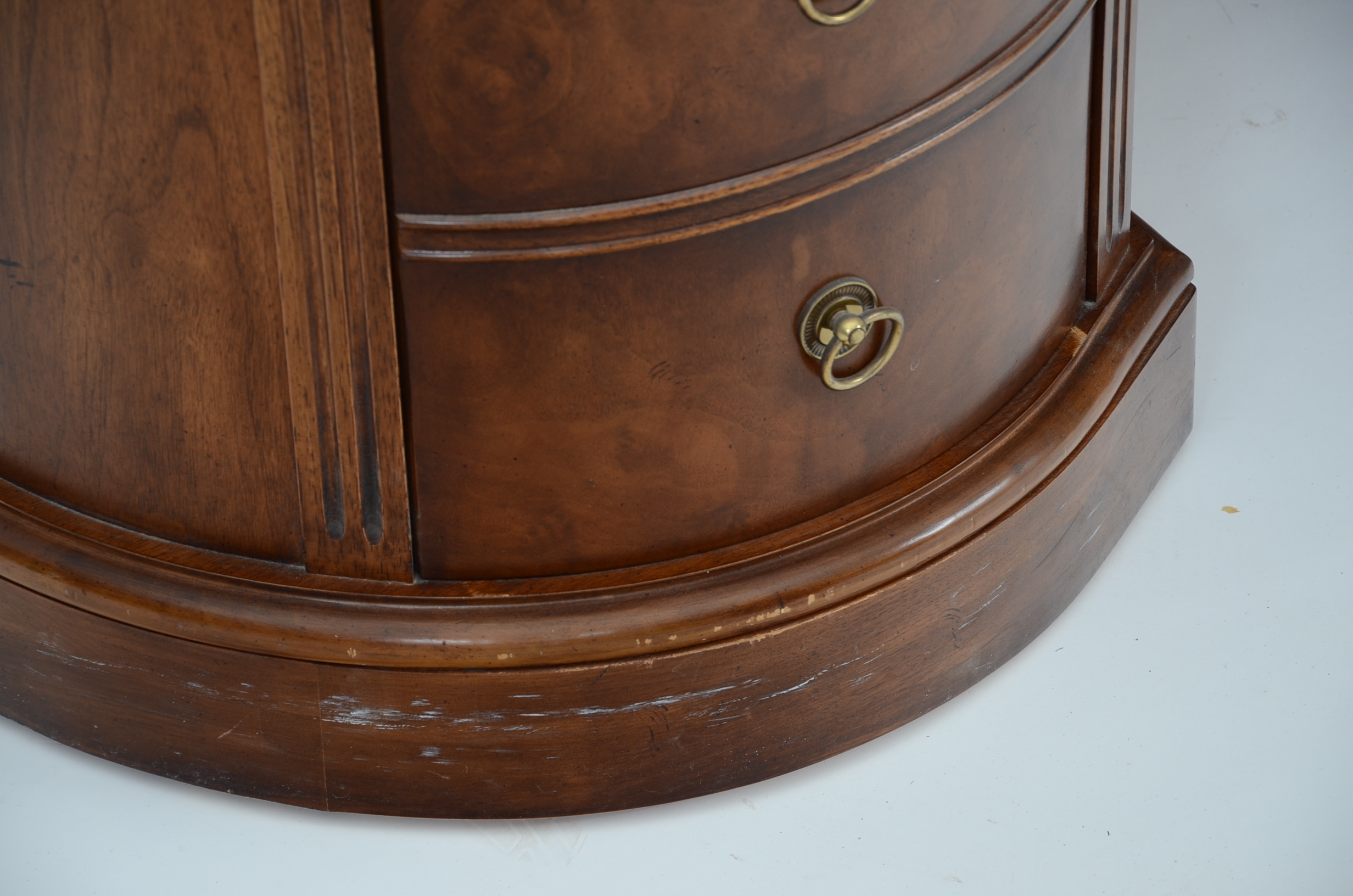 Drexel Kidney Knee Hole Desk