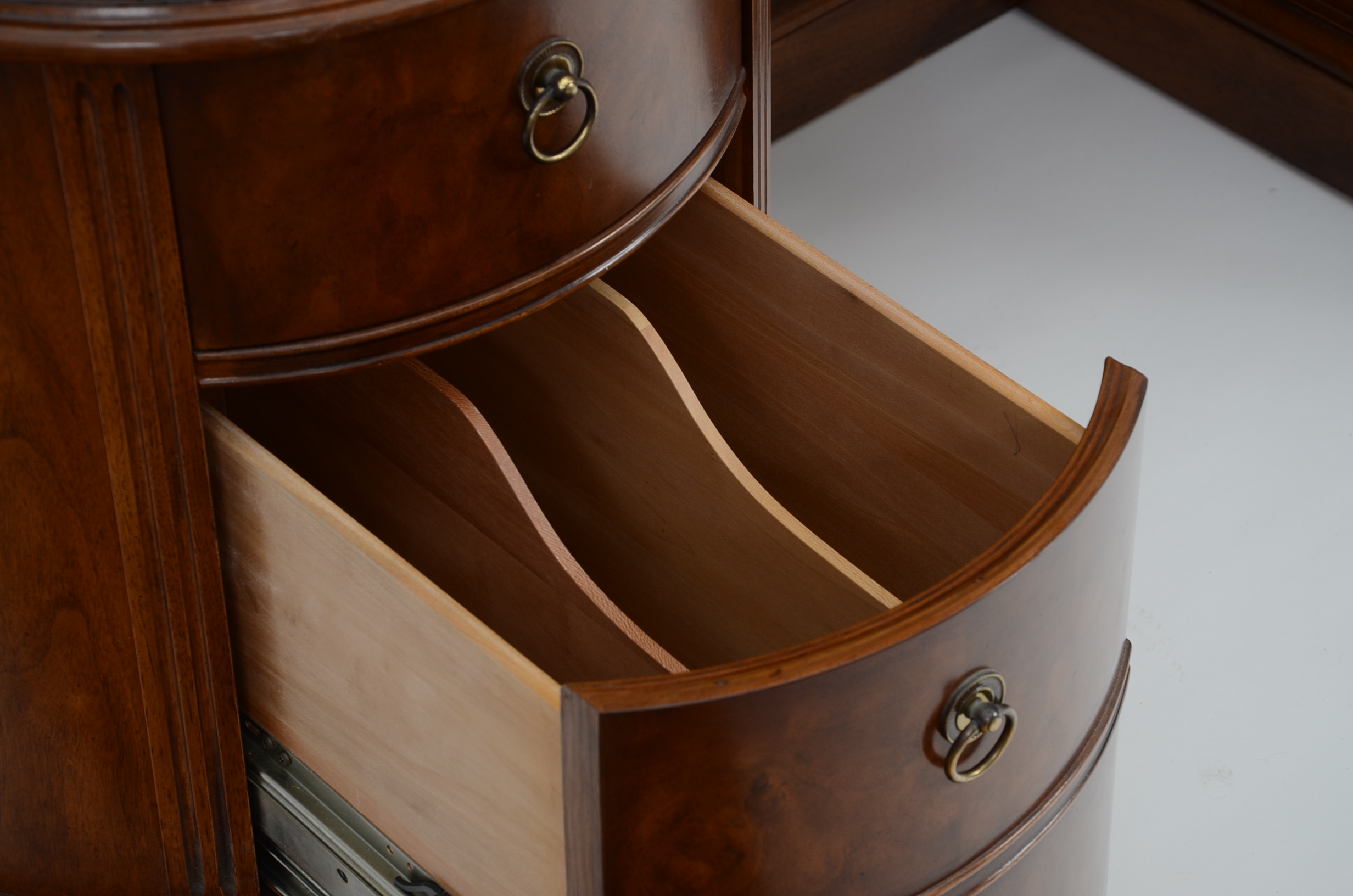 Drexel Kidney Knee Hole Desk