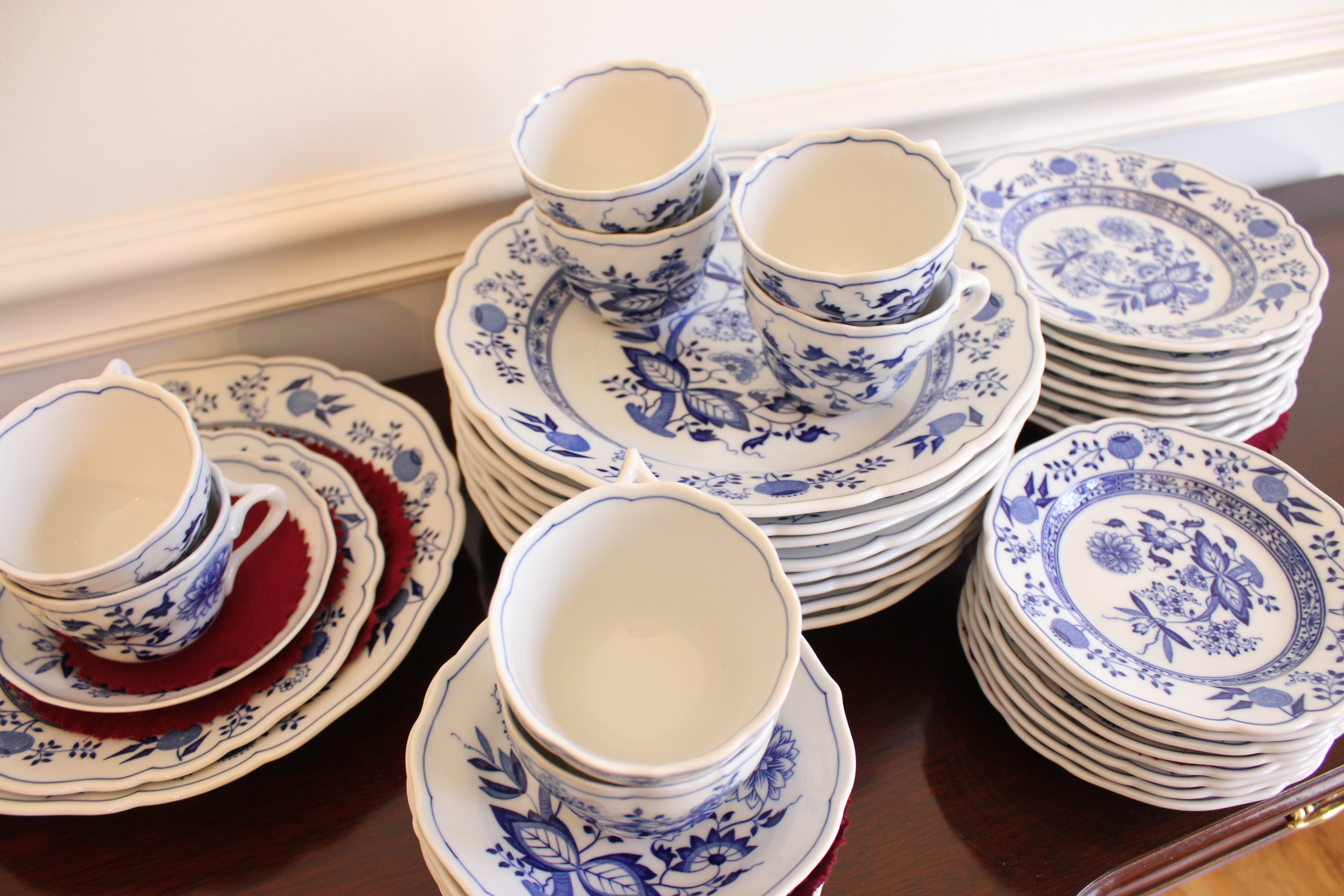 Lorenz Hutschenreuther China Set in Blue Onion