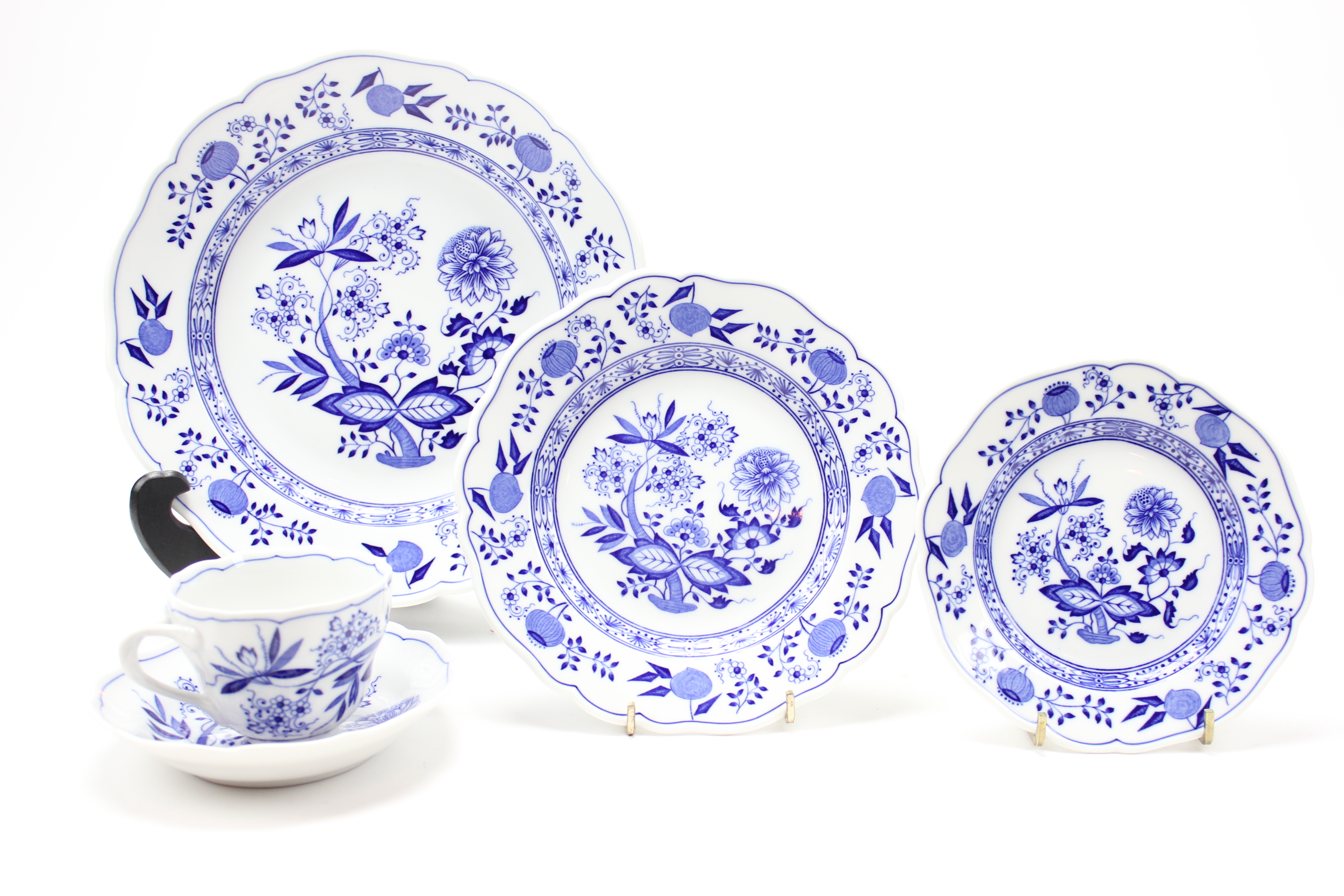 Lorenz Hutschenreuther China Set in Blue Onion