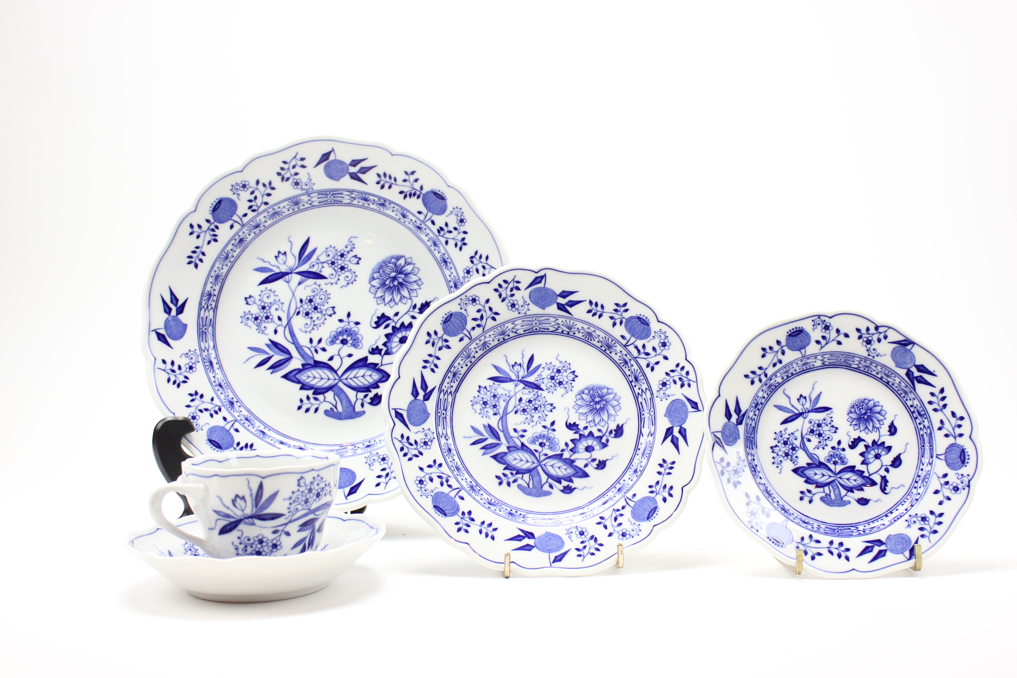 Lorenz Hutschenreuther China Set in Blue Onion