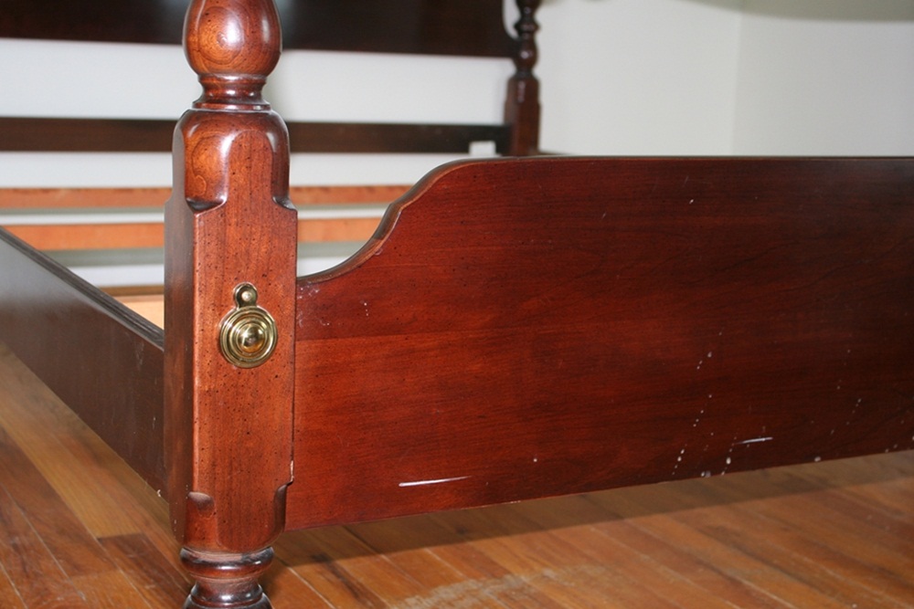 Thomasville Four Poster Cherry Bed (Oueen Size)