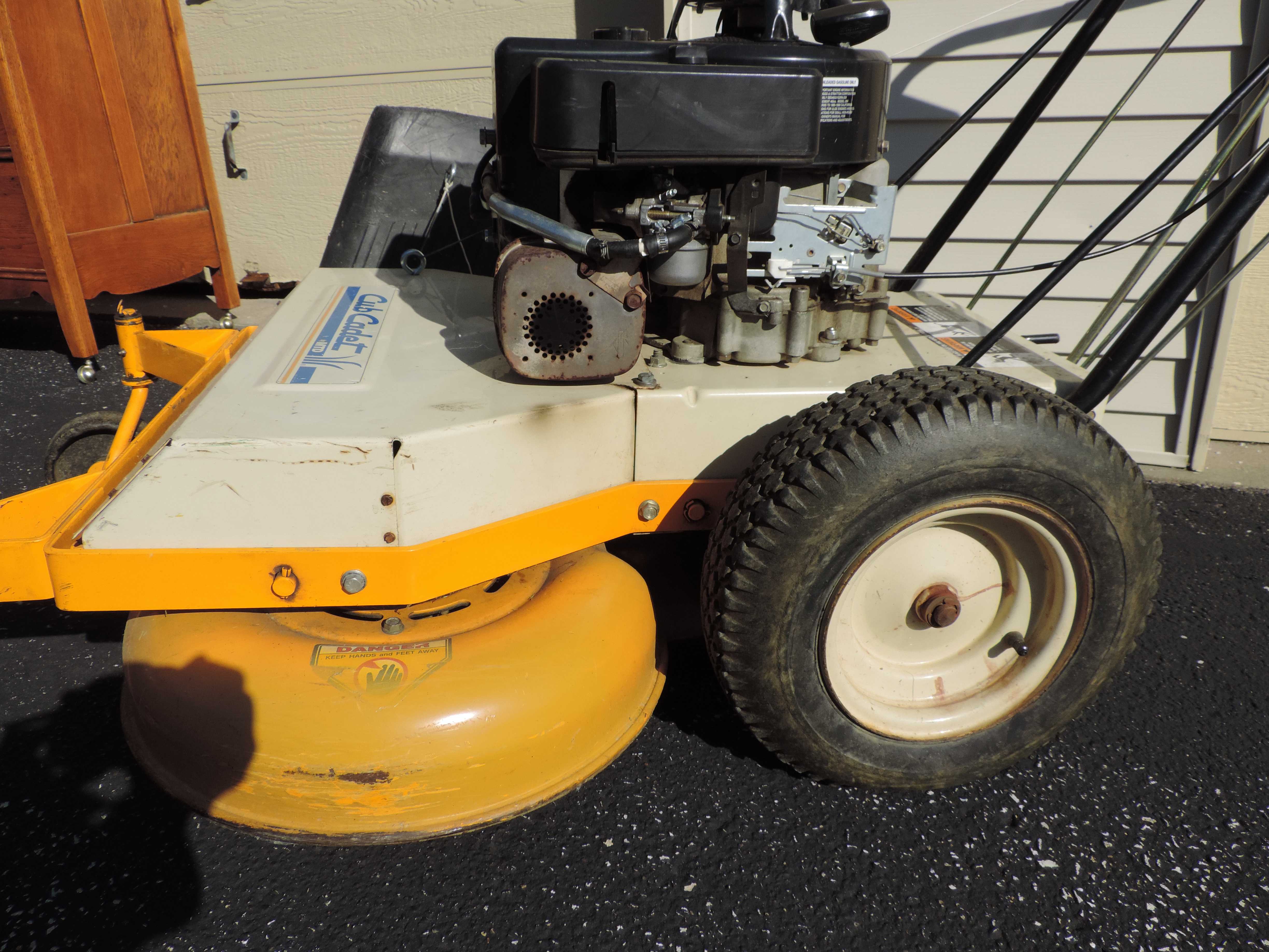 Cub Cadet Wide Cut 833R Lawn Mower